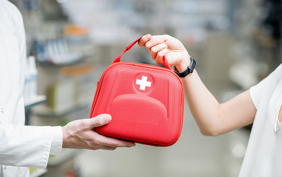 Kit di primo soccorso: l’importanza di averlo a casa, in auto e in moto