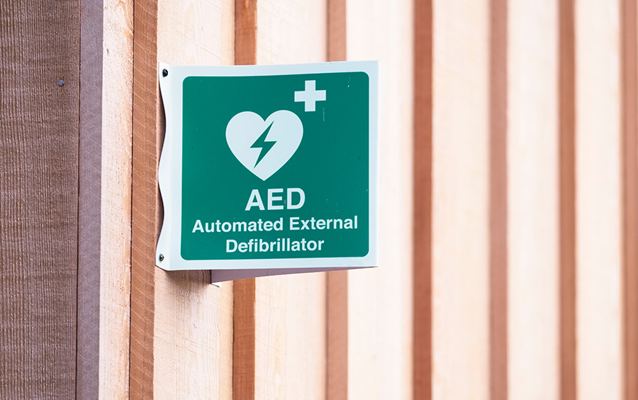 Defibrillatore DAE in azienda: come segnalarlo correttamente