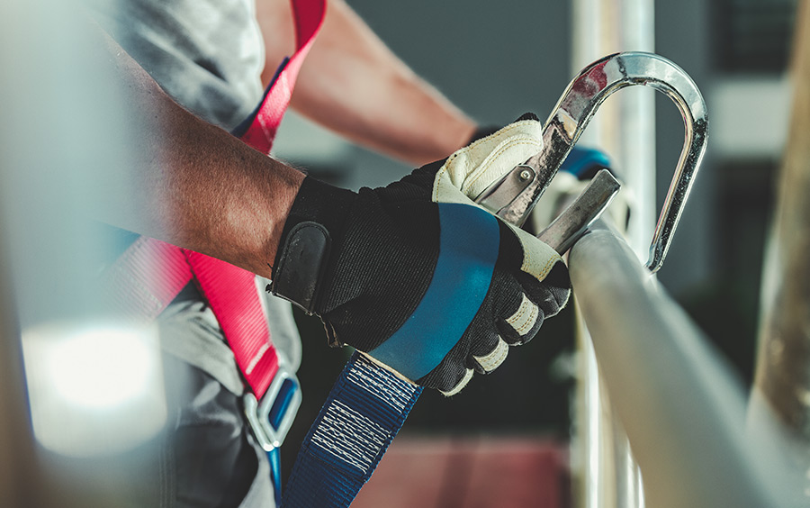 Pericolo cadute nei lavori in quota: i DPI rimangono decisivi